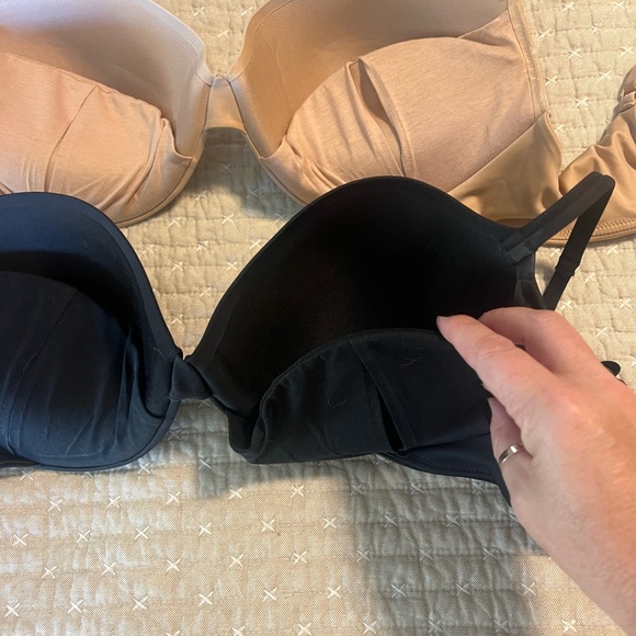 SKIMS Black and Tan Bras - Picture 3 of 4